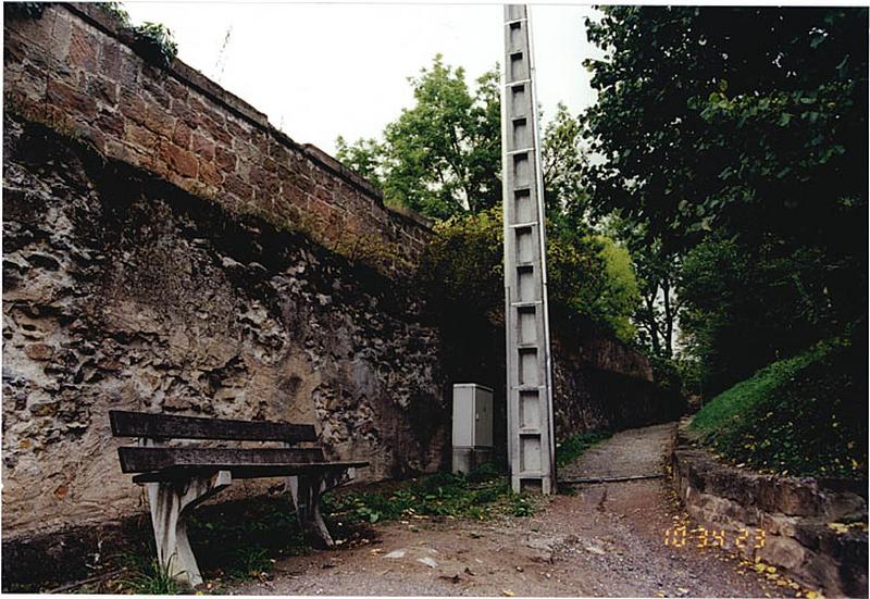 Courtine ouest de la ville au nord du moulin Pfister. Vue depuis l'est vers le nord.