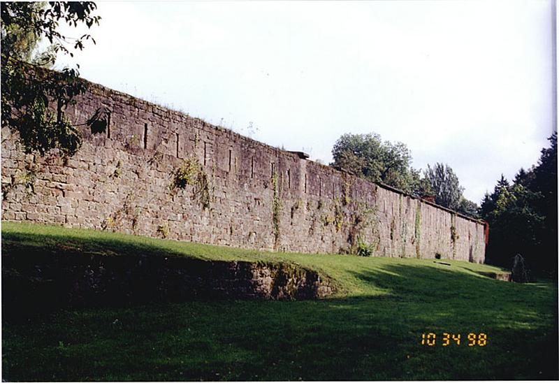 Courtine sud de la ville, vue extra-muros, d'ouest en est.