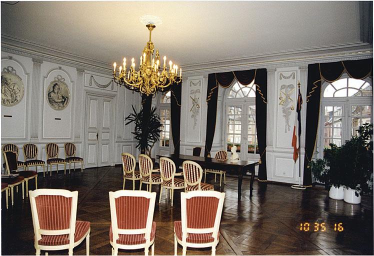 Vue partielle de la salle des mariages (ancienne salle du conseil ?), vers le sud-est.