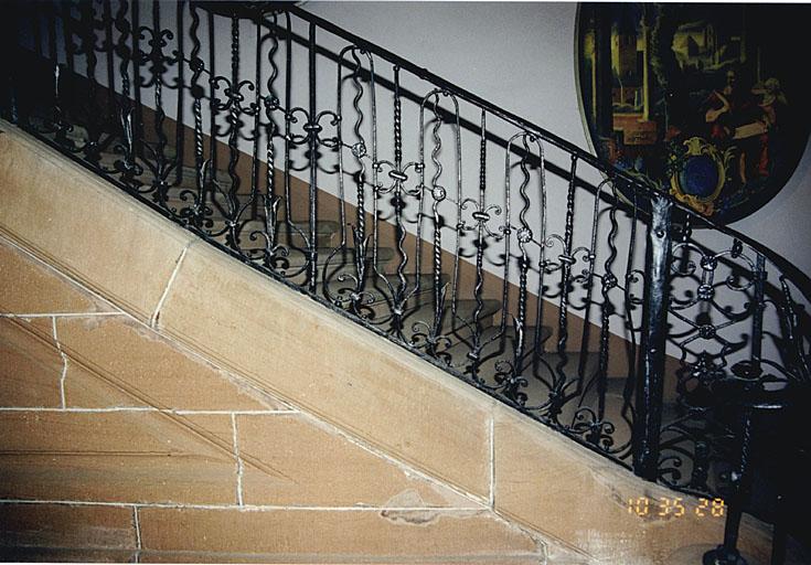 Vue partielle de la rampe de l'escalier au rez-de-chaussée (1741-1752).