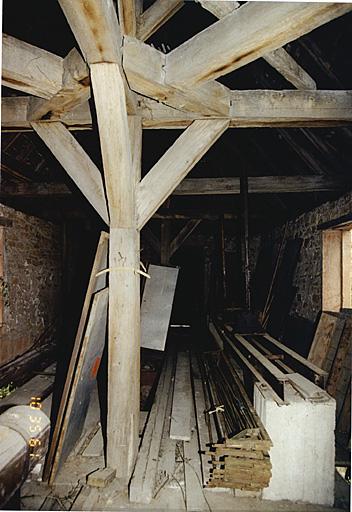 Intérieur de la maison des eaux, du sud vers le nord.