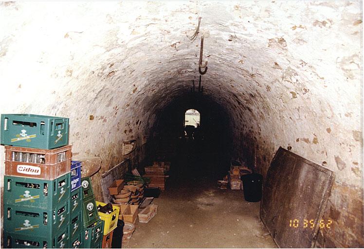 Passage creusé dans le rempart nord. Vue du sud vers le nord.