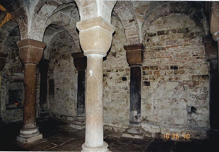 Vue partielle de la chapelle depuis le sud-est. Dans la 1ère travée vers le nord, porte primitive murée, dans le mur ouest, une niche à banquette.