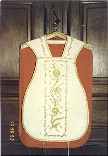 Chasuble, vue de face.