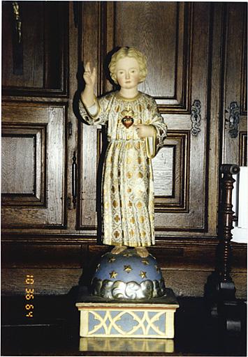 Statue de l'Enfant Jésus au sacré Coeur.