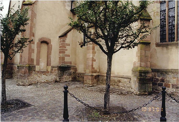 Partie inférieure de la chapelle sud de la nef et de la chapelle Saint-Stanislas ouverte sur l'avant-choeur.