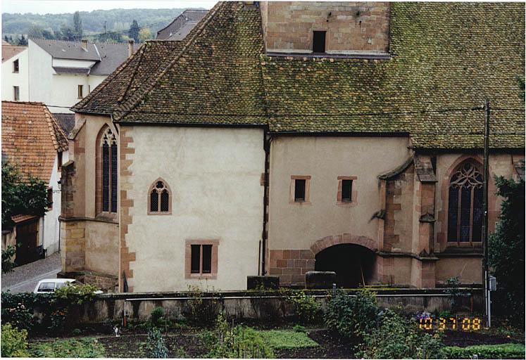 Elévation nord des parties orientales avec sacristie à étage et ancienne salle des archives devant la tour.