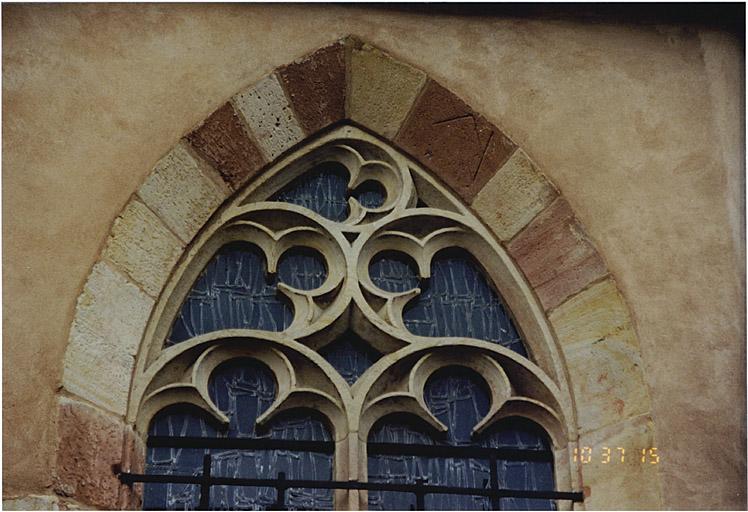 Fenêtre sud de la petite chapelle ouverte sur la travée droite du choeur.