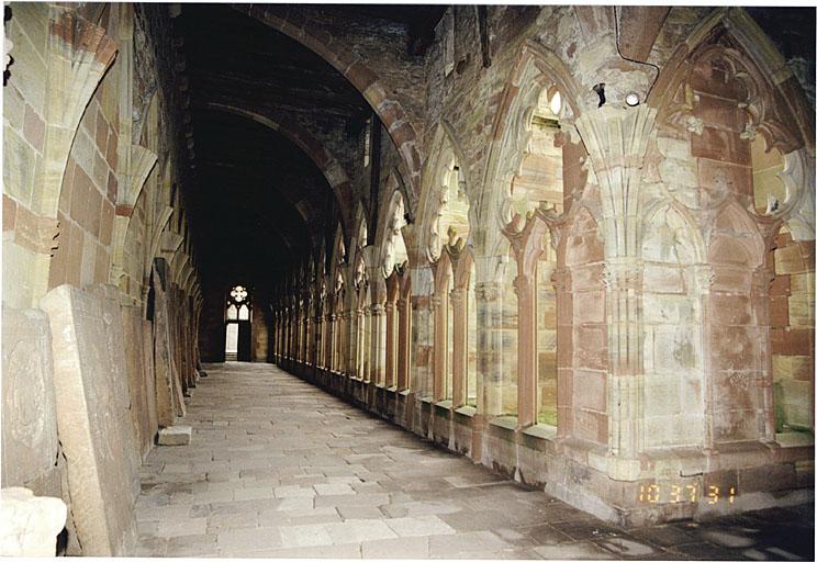 Galerie sud du cloître, vue d'est en ouest.