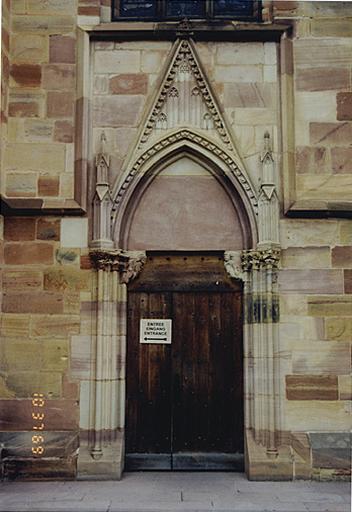 Vue d'ensemble de la porte sud du collatéral.