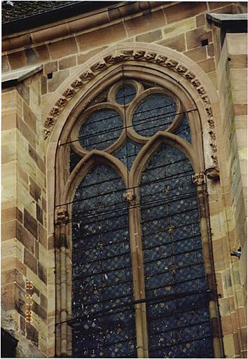 Vue partielle de la fenêtre sud du choeur, au-dessus de la chapelle Saint-Willibrord.