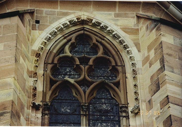 Vue partielle de la fenêtre du pan est du choeur.