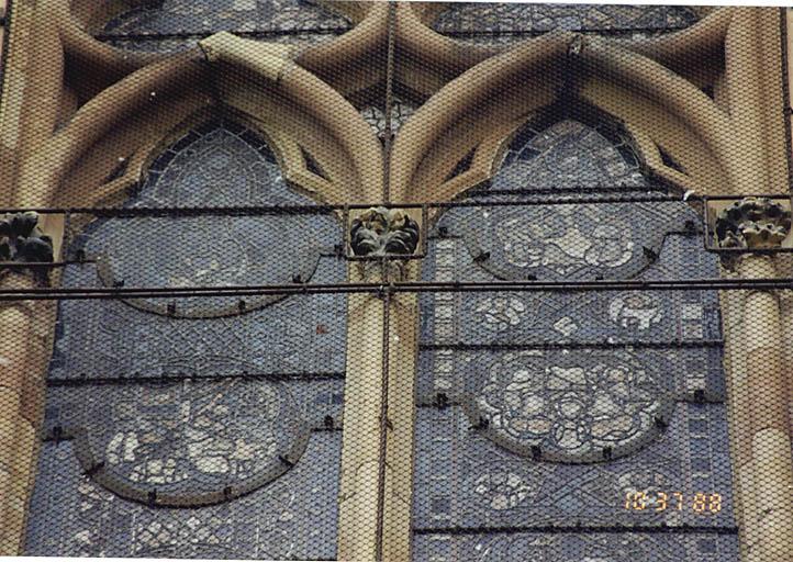 Vue partielle de la fenêtre du pan est du choeur.