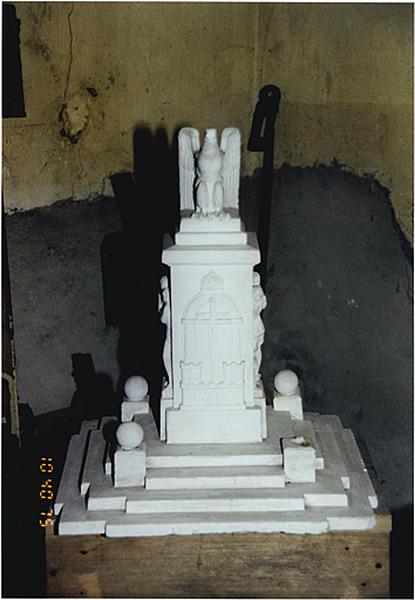 Vue d'ensemble de la maquette du monument.