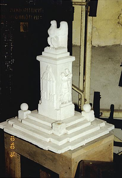 Vue d'ensemble de la maquette du monument.