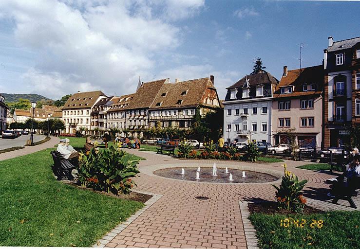 Vue du quai Anselmann depuis le sud.