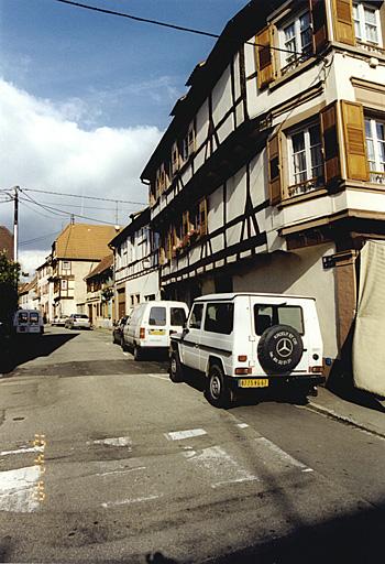 Vue du côté pair de la rue des Juifs depuis la rue Nationale.