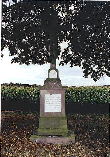 Vue de la croix de chemin (L), D. 72, par Bohl à Haguenau, 1919.