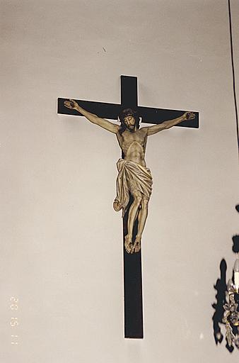 Vue d'une croix : Christ en croix.