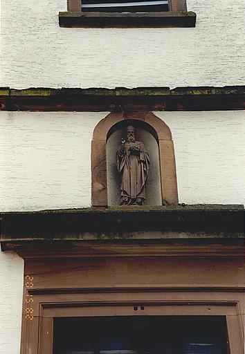 Elévation antérieure, niche avec la statue de saint Nicolas.