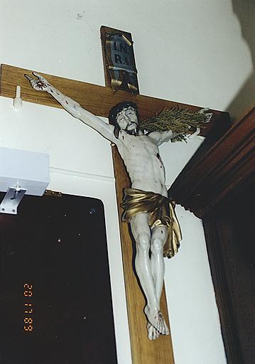 Vue d'une croix de sacristie : Christ en croix.