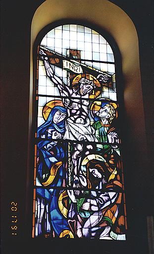 Vue d'une verrière (choeur) : Crucifixion.