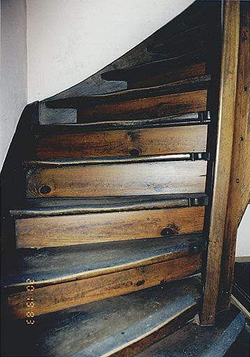 L'escalier menant à la tribune.