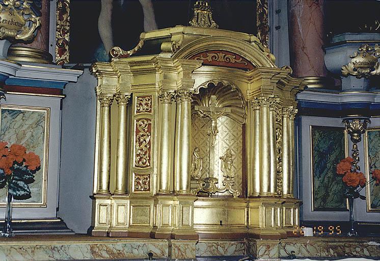 Le tabernacle vu de trois-quarts.