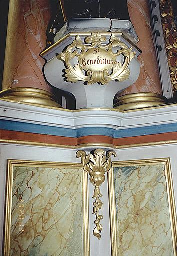 Retable, détail d'une console portant la statue de saint Benoît.