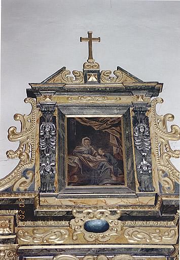 Retable de la Vierge : détail du couronnement.