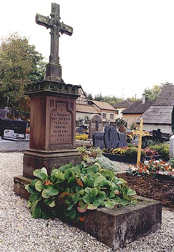 Vue du monument commémoratif aux soldats français.