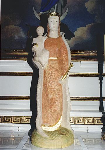 Vue d'une statue : Vierge à l'Enfant.