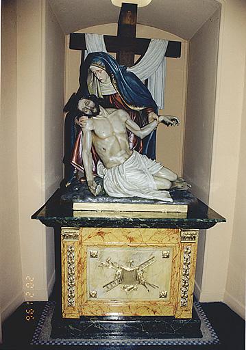 Vue d'un groupe sculpté : Vierge de pitié.