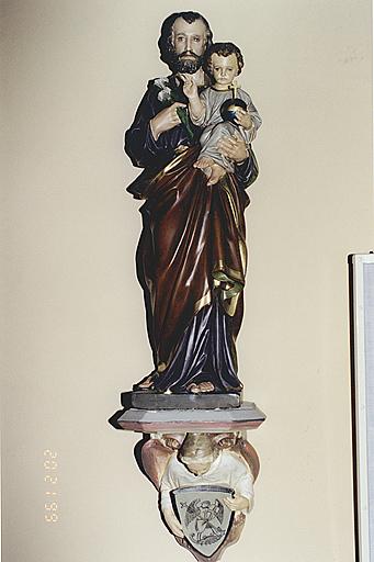 Vue d'une statue : saint Joseph et l'Enfant.