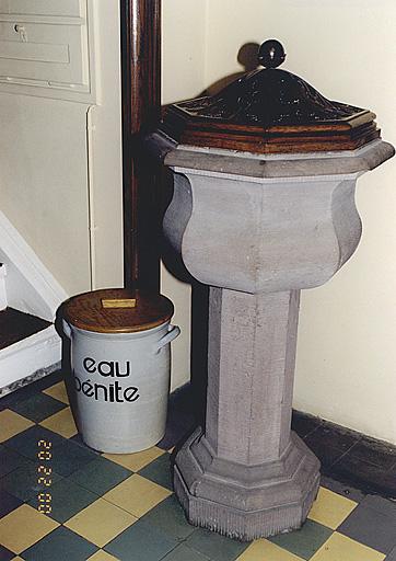 Vue des fonts baptismaux.