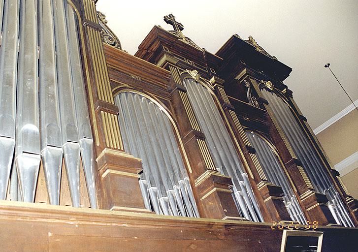 Le grand orgue. Vue de trois-quarts.