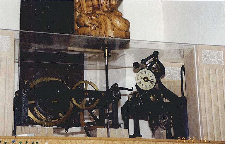 Vue d'une horloge d'édifice.