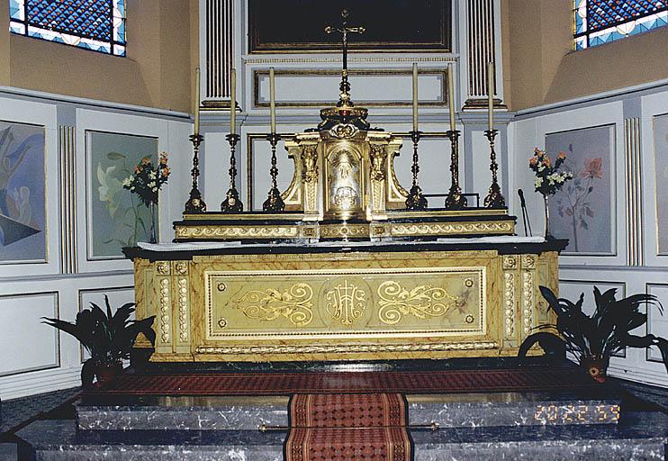 L'autel et le tabernacle.