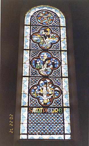 Vue d'une verrière (choeur) : vie de saint Pierre.