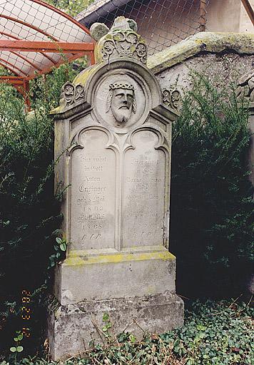 Vue du tombeau de Anton Enginger (1809-1868) et de Maria Anna Eidel (1813-1885), par Schuler de Soultz.