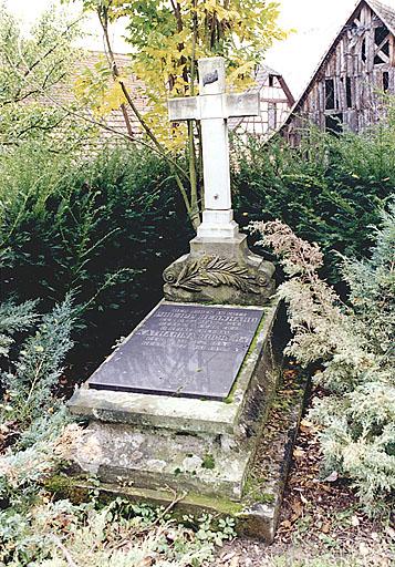 Vue du tombeau de Philipp Bernhard (1844-1879) et de son épouse Katharina Buchert (1850-1929).