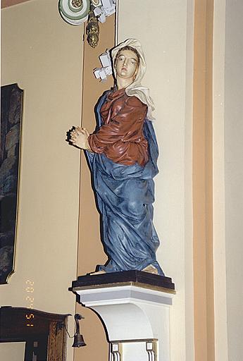 Statue de la Vierge, vue de trois-quarts.