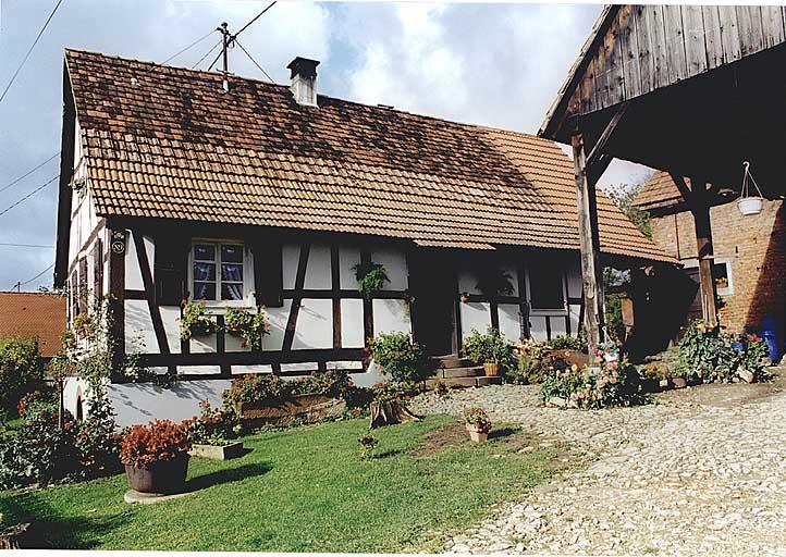 Vue du logis sur cour.
