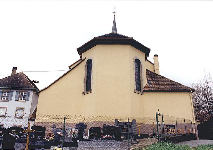 Le choeur flanqué de deux sacristies.