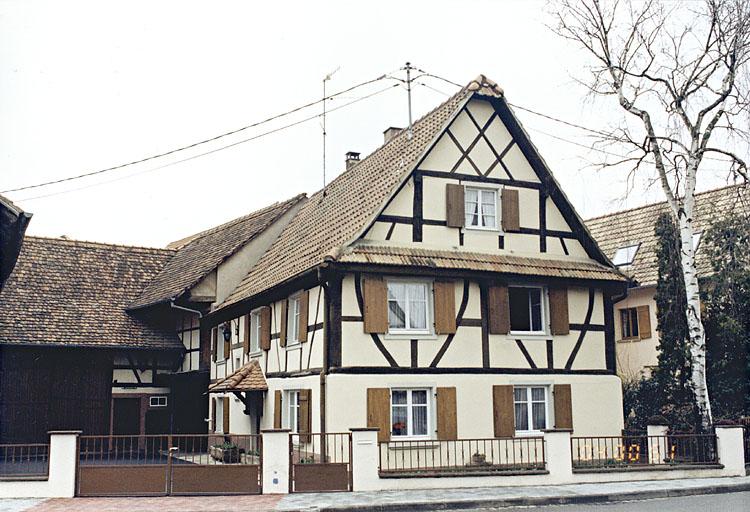 Ferme du 17e siècle (?) remaniée 4 rue de Pfulgriesheim.