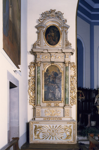 Vue d'ensemble de l'autel secondaire de la Vierge.