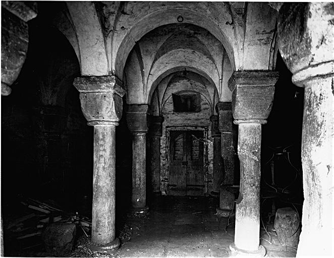 Vue ancienne de l'intérieur de la chapelle d'est en ouest.