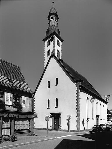 Vue de trois-quarts depuis la Grand-Rue.