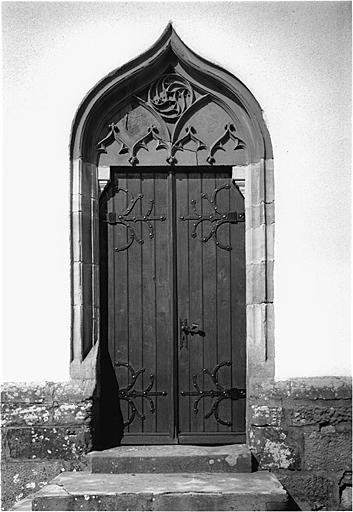 Vue de la porte de la tour.