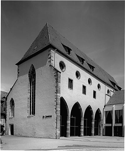 Vue d'ensemble de l'église depuis le sud-ouest.